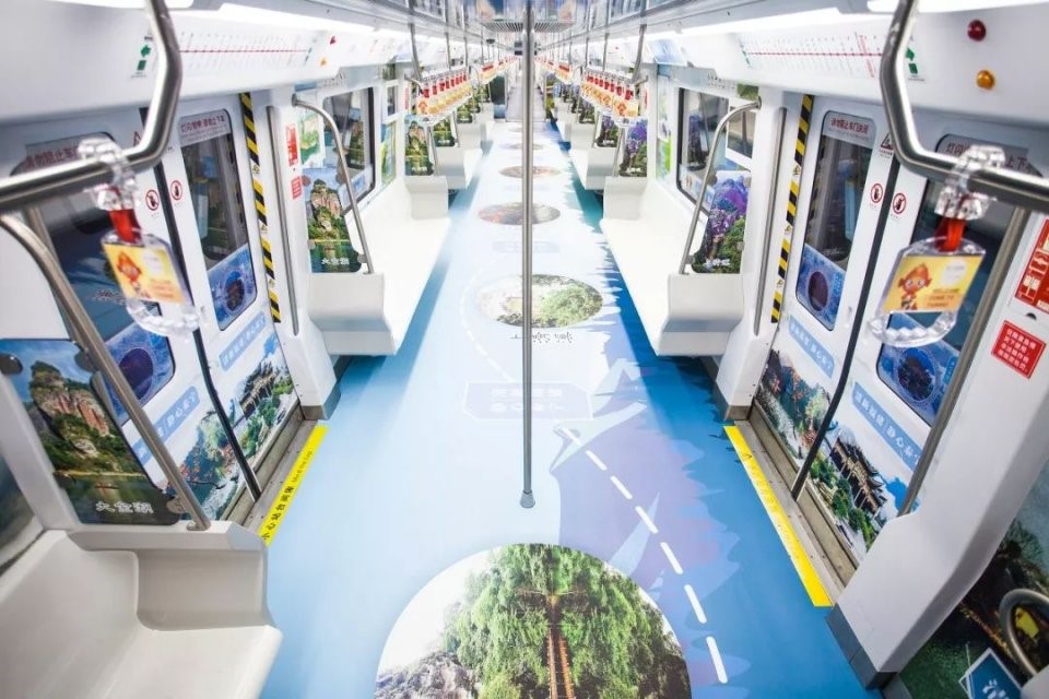 地铁广告有什么优势？北京地铁拉手广告几多钱一个月？